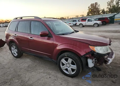 2010 Subaru Forester 2.5X Premium из США, поврежденный, VIN JF2SH6CC4AH791227